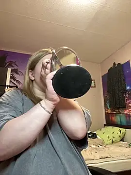 Snapshot of Kemeli008 chatting on 09-17-25, 05:47 Kemeli008 online show from 09-17-25, 05:47