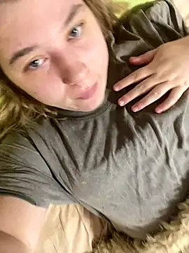 Snapshot of Kemeli008 chatting on 10-19-25, 01:28 Kemeli008 online show from 10-19-25, 01:28