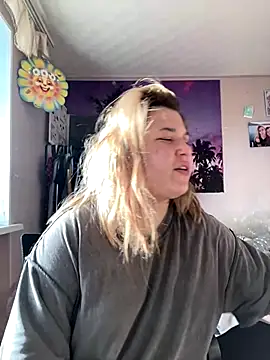 Snapshot of Kemeli008 chatting on 10-20-25, 10:27 Kemeli008 online show from 10-20-25, 10:27