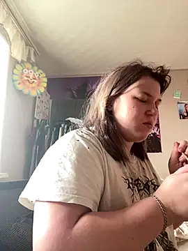 Snapshot of Kemeli008 chatting on 10-24-25, 09:38 Kemeli008 online show from 10-24-25, 09:38