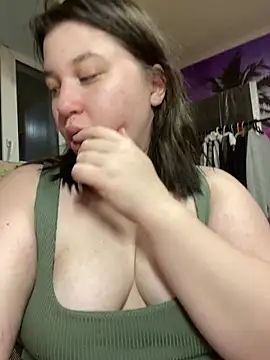 Snapshot of Kemeli008 chatting on 11-05-25, 01:05 Kemeli008 online show from 11-05-25, 01:05