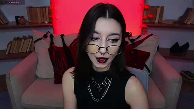 Snapshot of Mistress__Marcelline chatting on 10-12-25, 09:30 Mistress Marcelline online show from 10-12-25, 09:30