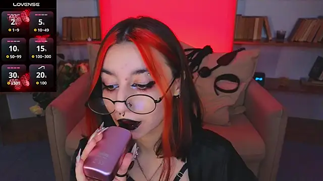 Snapshot of Mistress__Marcelline chatting on 11-30-25, 09:46 Mistress Marcelline online show from 11-30-25, 09:46