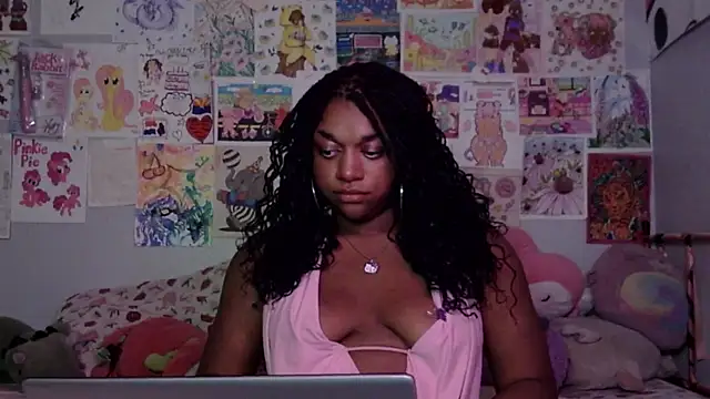 Snapshot of XKimmyGreen chatting on 06-25-26, 04:45 XKimmyGreen online show from 06-25-26, 04:45