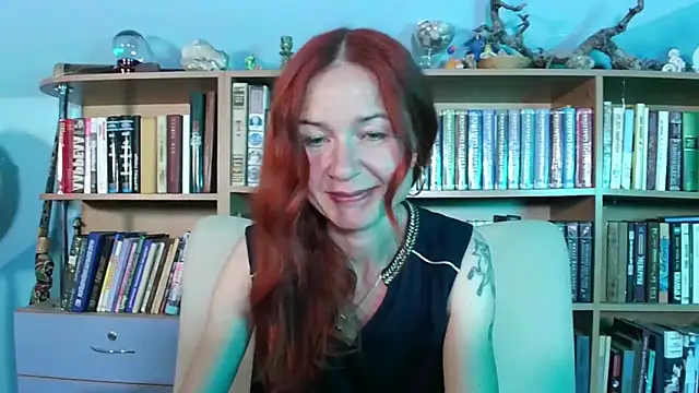 Snapshot of Foxilady357 chatting on 06-11-26, 02:04 Foxilady357 online show from 06-11-26, 02:04