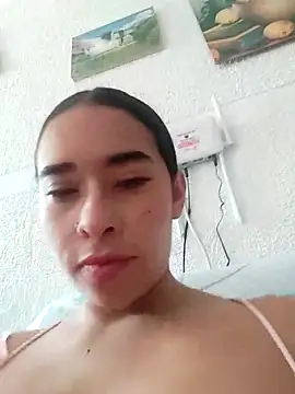 Snapshot of Valenn_fernandez chatting on 04-21-26, 03:39 Valenn fernandez online show from 04-21-26, 03:39