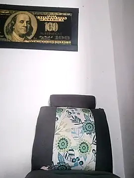 Snapshot of Valenn_fernandez chatting on 04-25-26, 04:26 Valenn fernandez online show from 04-25-26, 04:26