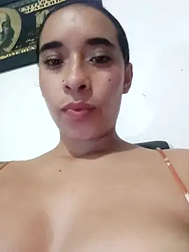 Snapshot of Valenn_fernandez chatting on 05-05-26, 02:52 Valenn fernandez online show from 05-05-26, 02:52