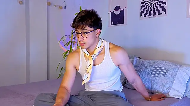 Snapshot of LatinReall chatting on 09-12-25, 11:15 LatinReall online show from 09-12-25, 11:15