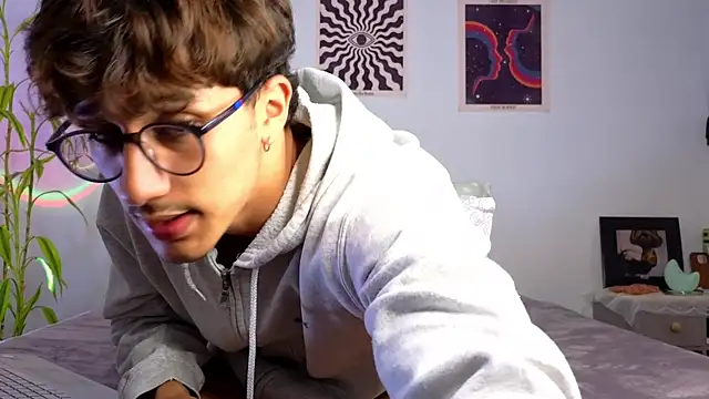 Snapshot of LatinReall chatting on 10-12-25, 10:09 LatinReall online show from 10-12-25, 10:09