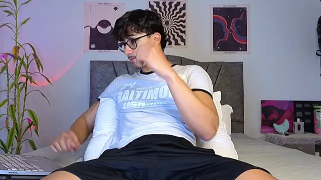 Snapshot of LatinReall chatting on 12-05-25, 01:03 LatinReall online show from 12-05-25, 01:03