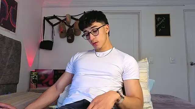 Snapshot of LatinReall chatting on 01-16-26, 09:19 LatinReall online show from 01-16-26, 09:19