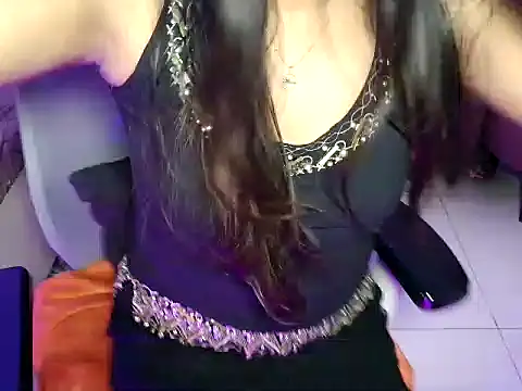 Snapshot of Haseen_Dilruba chatting on 05-10-26, 05:07 Haseen Dilruba online show from 05-10-26, 05:07