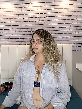 Snapshot of MelanyVegas chatting on 09-17-25, 01:35 MelanyVegas online show from 09-17-25, 01:35