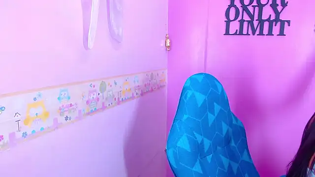 Snapshot of EMMA_ROGGER chatting on 09-10-25, 06:30 EMMA ROGGER online show from 09-10-25, 06:30