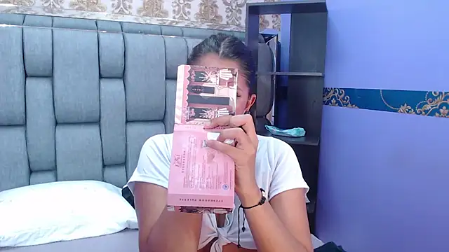 Snapshot of EMMA_ROGGER chatting on 09-20-25, 07:26 EMMA ROGGER online show from 09-20-25, 07:26