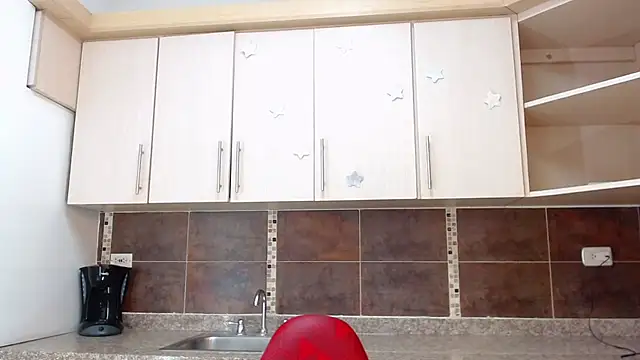 Snapshot of EMMA_ROGGER chatting on 10-15-25, 05:13 EMMA ROGGER online show from 10-15-25, 05:13