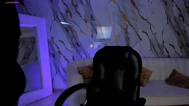 AmbarJames  online show from 11-30-25, 11:47