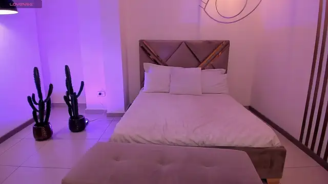 AmbarJames  online show from 01-12-26, 11:59