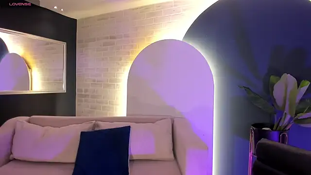 MilaLawrence online show from 04-17-26, 12:19