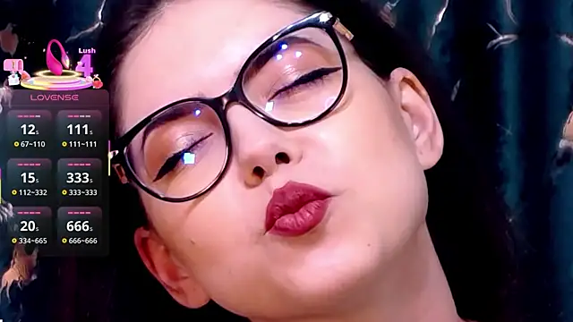 Snapshot of KaylaLewys chatting on 12-17-25, 06:36 KaylaLewys online show from 12-17-25, 06:36