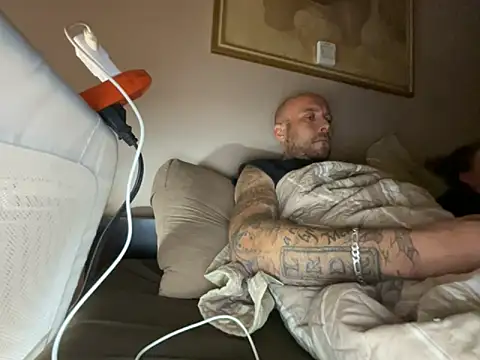 Snapshot of curis4270panda chatting on 10-09-25, 02:53 curis4270panda online show from 10-09-25, 02:53