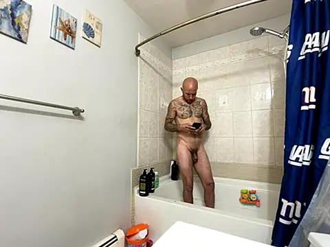 Snapshot of curis4270panda chatting on 10-25-25, 11:43 curis4270panda online show from 10-25-25, 11:43