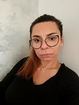 Snapshot of Victoria_Vergara chatting on 09-27-25, 03:28 Victoria Vergara online show from 09-27-25, 03:28