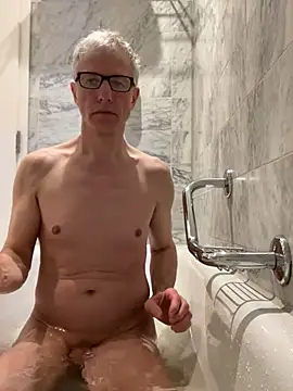 Snapshot of SexyLeon8 chatting on 02-13-25, 10:54 SexyLeon8 online show from 02-13-25, 10:54