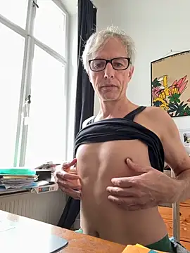 Snapshot of SexyLeon8 chatting on 10-17-25, 09:12 SexyLeon8 online show from 10-17-25, 09:12