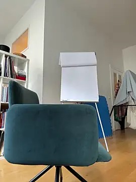 Snapshot of SexyLeon8 chatting on 10-20-25, 09:10 SexyLeon8 online show from 10-20-25, 09:10