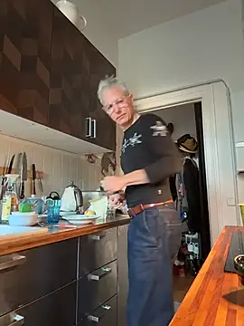 Snapshot of SexyLeon8 chatting on 11-07-25, 07:08 SexyLeon8 online show from 11-07-25, 07:08