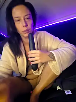 Snapshot of littleladyshelly chatting on 11-11-25, 05:29 littleladyshelly online show from 11-11-25, 05:29