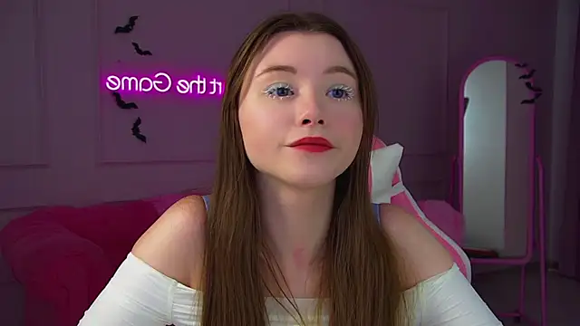 Snapshot of KeiraAsti chatting on 10-17-25, 06:21 KeiraAsti online show from 10-17-25, 06:21