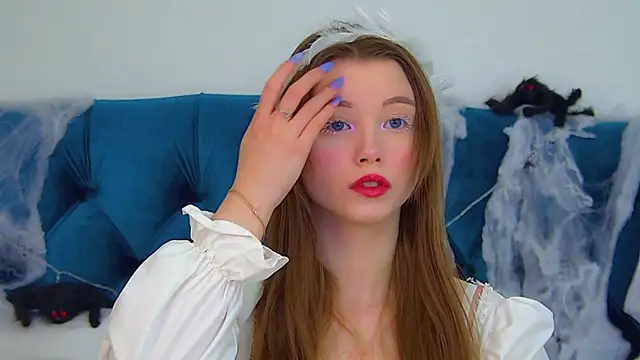 Snapshot of KeiraAsti chatting on 10-24-25, 06:04 KeiraAsti online show from 10-24-25, 06:04