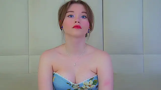 Snapshot of KeiraAsti chatting on 05-17-26, 06:33 KeiraAsti online show from 05-17-26, 06:33