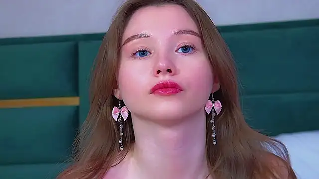 Snapshot of KeiraAsti chatting on 05-19-26, 02:51 KeiraAsti online show from 05-19-26, 02:51