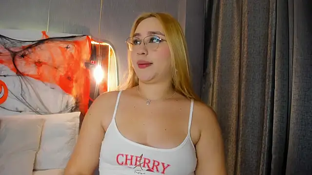 Snapshot of ximenanoah chatting on 10-18-25, 01:34 ximenanoah online show from 10-18-25, 01:34