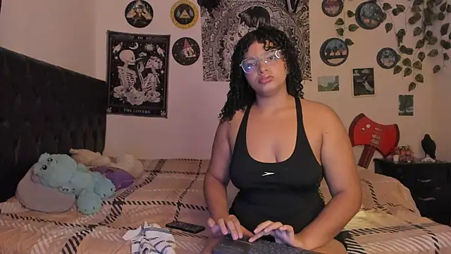 Snapshot of chloe_kisses chatting on 10-03-25, 11:07 chloe kisses online show from 10-03-25, 11:07