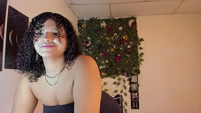 Snapshot of chloe_kisses chatting on 10-16-25, 11:44 chloe kisses online show from 10-16-25, 11:44