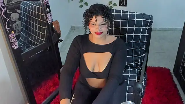 Snapshot of chloe_kisses chatting on 10-27-25, 11:25 chloe kisses online show from 10-27-25, 11:25