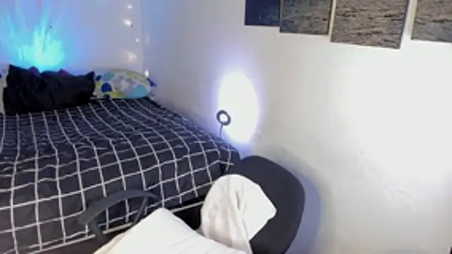 Snapshot of chloe_kisses chatting on 04-24-26, 11:45 chloe kisses online show from 04-24-26, 11:45