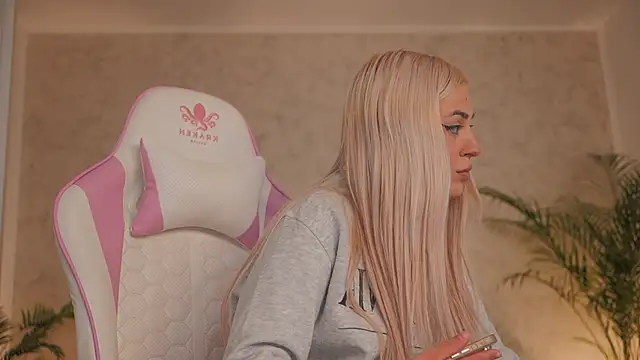 daisyblushh online show from 03-12-26, 04:35