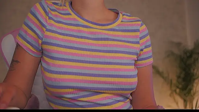 Snapshot of daisyblushh chatting on 05-08-26, 02:55 daisyblushh online show from 05-08-26, 02:55