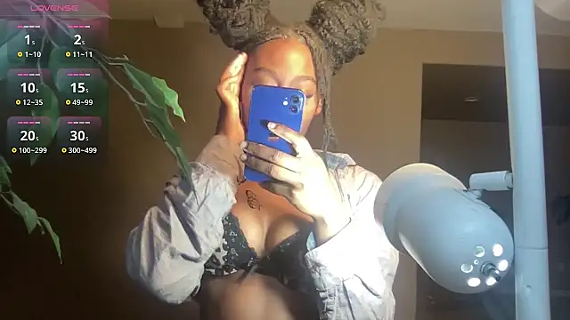 Snapshot of maskedgirl5005 chatting on 09-13-25, 09:58 maskedgirl5005 online show from 09-13-25, 09:58