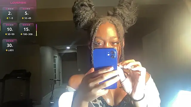 Snapshot of maskedgirl5005 chatting on 09-22-25, 07:27 maskedgirl5005 online show from 09-22-25, 07:27