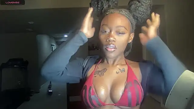 Snapshot of maskedgirl5005 chatting on 09-23-25, 07:28 maskedgirl5005 online show from 09-23-25, 07:28