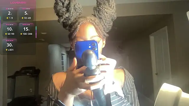 Snapshot of maskedgirl5005 chatting on 09-25-25, 08:12 maskedgirl5005 online show from 09-25-25, 08:12