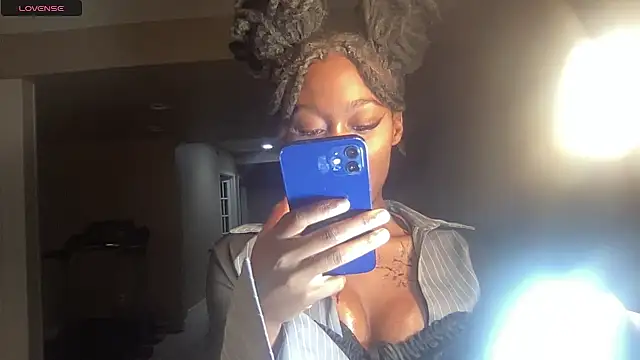 Snapshot of maskedgirl5005 chatting on 09-28-25, 12:38 maskedgirl5005 online show from 09-28-25, 12:38