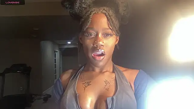 Snapshot of maskedgirl5005 chatting on 09-28-25, 08:36 maskedgirl5005 online show from 09-28-25, 08:36